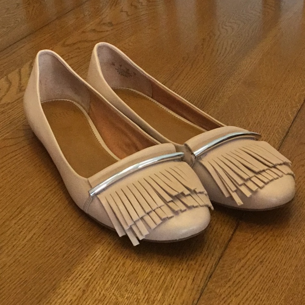 Woman’s Franco Sarto tan fringe flat shoe. Size 10. Leather upper. So cute!